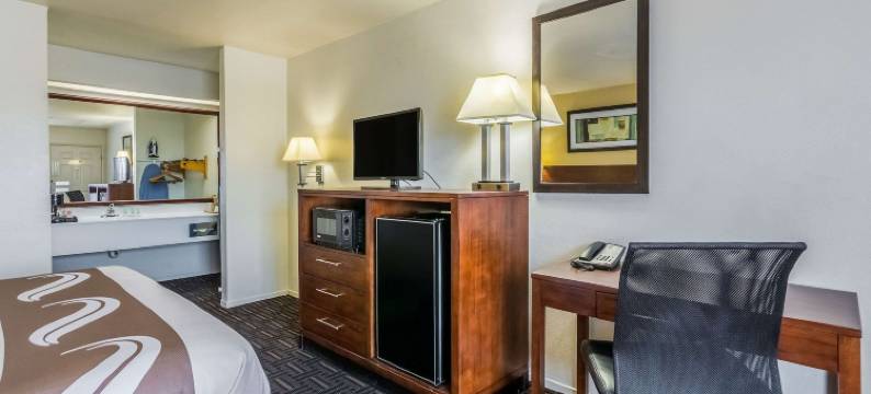 弗雷斯诺近大学凯艺酒店(Quality Inn Fresno Near University)图片