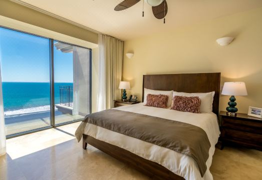 Crocs Resort & CasinoHotel Overview