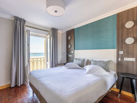 里亚德圣马洛中心海滩酒店