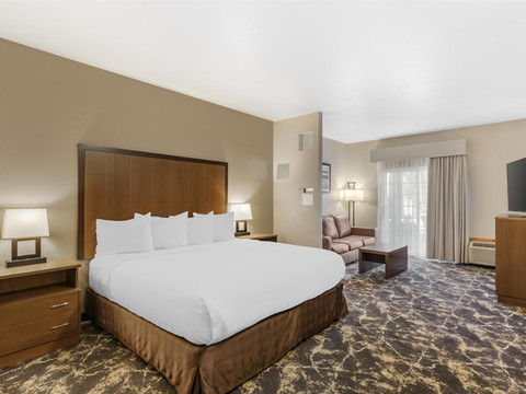 河滨贝斯特韦斯特优质套房酒店