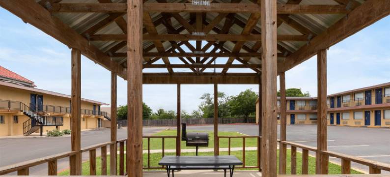 纽布朗费尔斯Travelodge by Wyndham酒店(Travelodge by Wyndham New Braunfels)图片