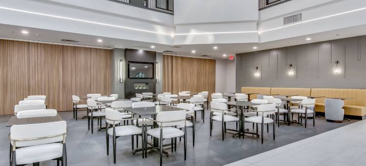 路易斯维尔希尔顿安泊套房酒店(Embassy Suites by Hilton Louisville East)图片