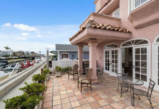 Waterfront Retreat with Large Roof Deck right next to Balboa Shops & RestaurantsHotel Overview