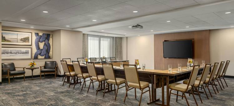 波特兰市中心/海滨万怡酒店(Courtyard Portland Downtown/Waterfront)图片