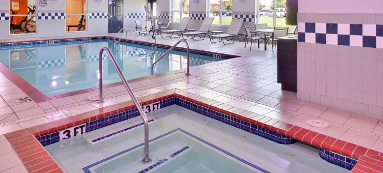 费耶特维尔大学区舒适套房酒店(Comfort Inn & Suites Fayetteville-University Area)图片