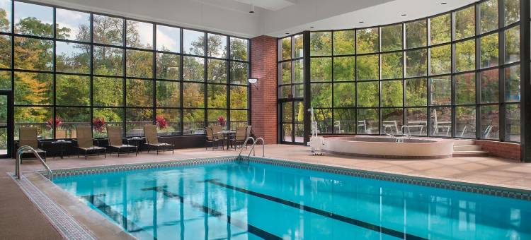 阿克伦凯霍加瀑布喜来登套房酒店(Sheraton Suites Akron Cuyahoga Falls)图片