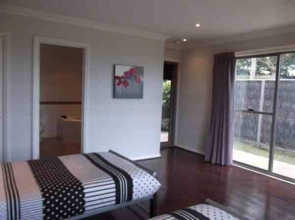 Swan Lake Guest House Hotel Overview