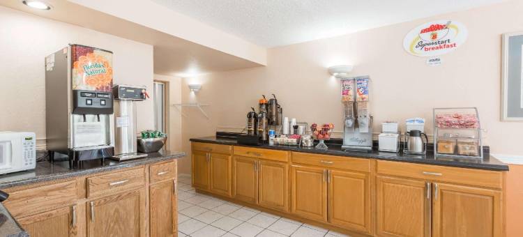 黑山速8酒店(Super 8 by Wyndham Black Mountain)图片