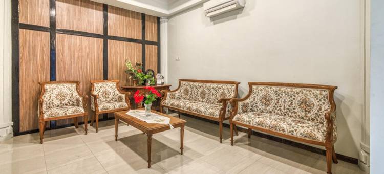 红多兹Plus酒店-近三宝垄警察学院3号(RedDoorz Plus Near Akademi Kepolisian Semarang 3)图片