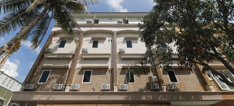 RedDoorz Plus near RS Royal Prima Medan图片