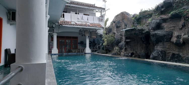 红多兹伊斯兰酒店-近庞卡克收费出口(RedDoorz Syariah Near Exit Toll Puncak)图片