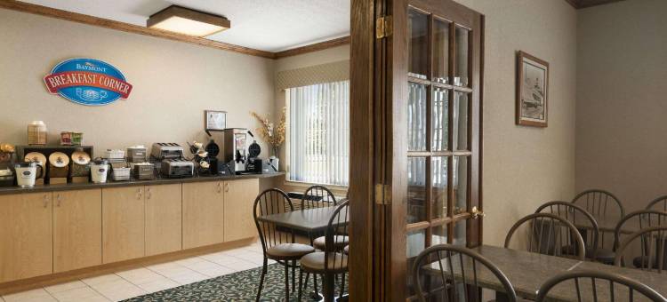 麦基诺城温德姆呗盟套房酒店(Baymont by Wyndham Mackinaw City)图片