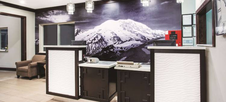 莱西奥林匹亚拉昆塔温德姆酒店(La Quinta Inn by Wyndham Olympia - Lacey)图片