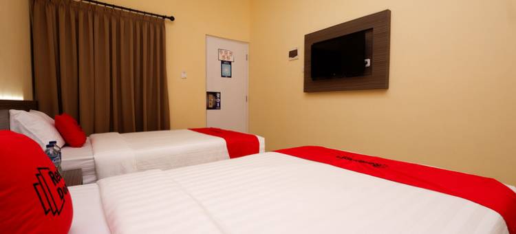 红多兹Plus伊斯兰酒店-近三宝垄百丽宫商场(RedDoorz Plus Near Paragon Mall Semarang)图片