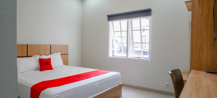 红门子Syariah靠近穆提阿拉 SIS 阿尔朱弗里机场帕卢 2(RedDoorz Syariah Near Mutiara Sis Al Jufrie Airport Palu 2)图片