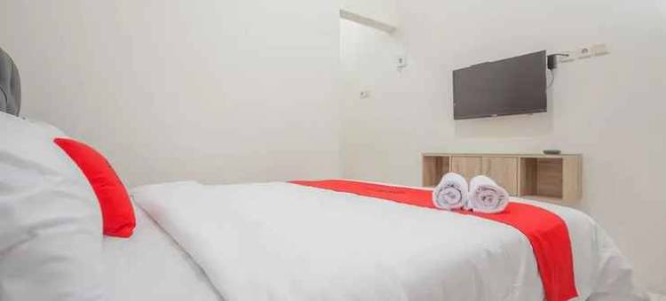 红多兹酒店-近泗水西普拉高尔夫球场(RedDoorz Near Ciputra Golf Surabaya)图片