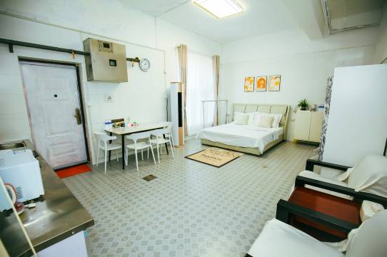 房东青岛李哥公寓(台东六路分店)