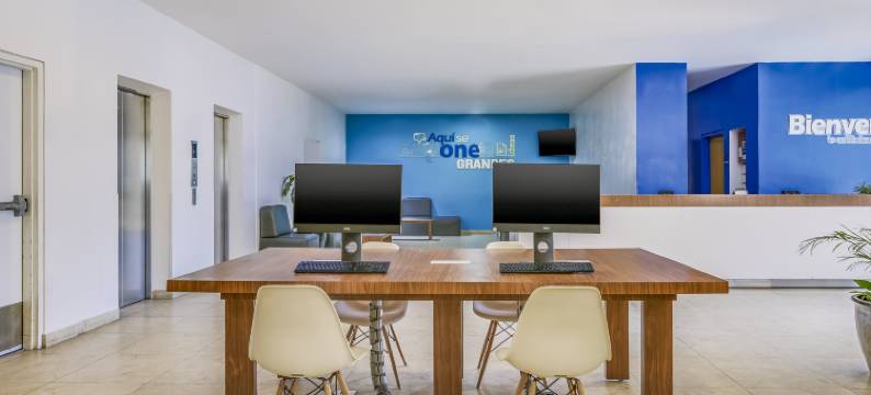 万莱昂波利夫如姆酒店(One Leon Poliforum)图片