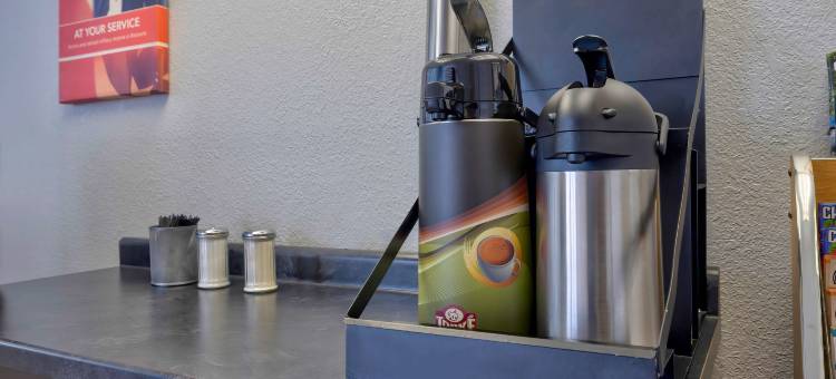 奥什科什6号汽车旅馆(Motel 6 Oshkosh, WI)图片