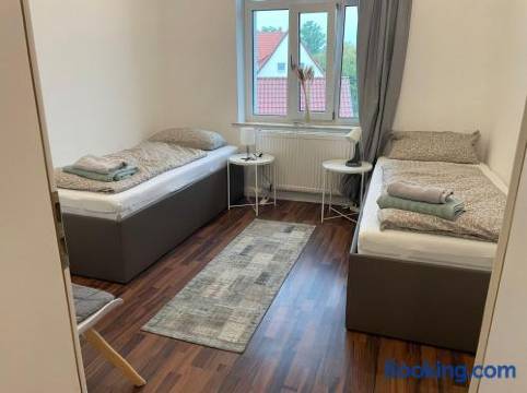 7-24 Self-Check-in - 120qm - 5 Rooms - 2 Bathrooms - Kitchen - Free Parking - Yihapartment