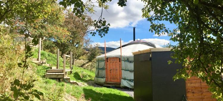 Luxurious yurts on off-grid eco retreat centre in stunning mountain location图片