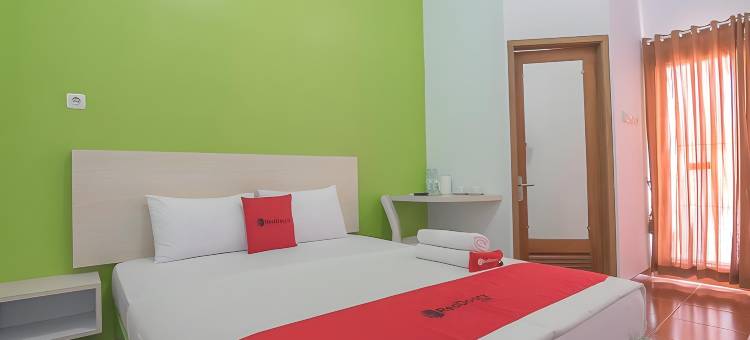 红多兹Plus酒店-近阿伦阿伦库宁冈(RedDoorz Plus Near Alun Alun Kuningan)图片