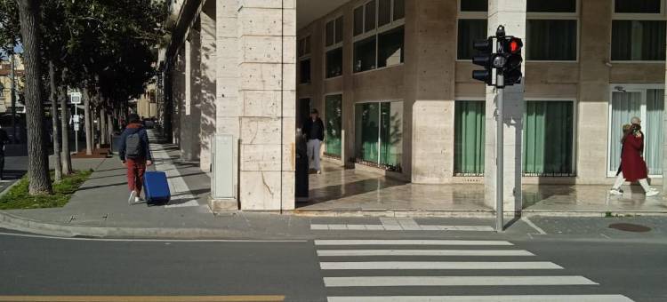 位于比萨市中心的1卧室独栋房屋-平方米|带1个独立浴室(Triple Room – Ideal for Friends)图片