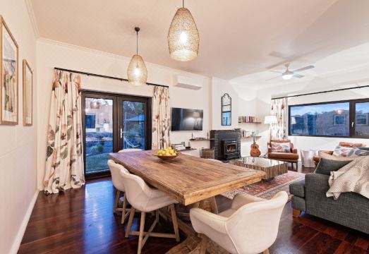 Esto House Hotel Overview