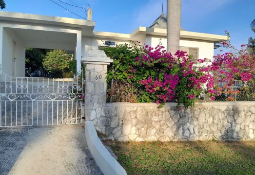 Villa Chinnor-Kent Ave Hotel Overview