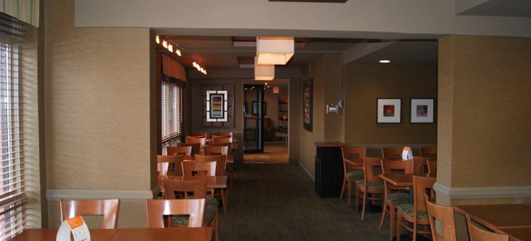 品质酒店及套房-皮埃尔·埃利奥特·特鲁多机场(Quality Inn & Suites PE Trudeau Airport)图片