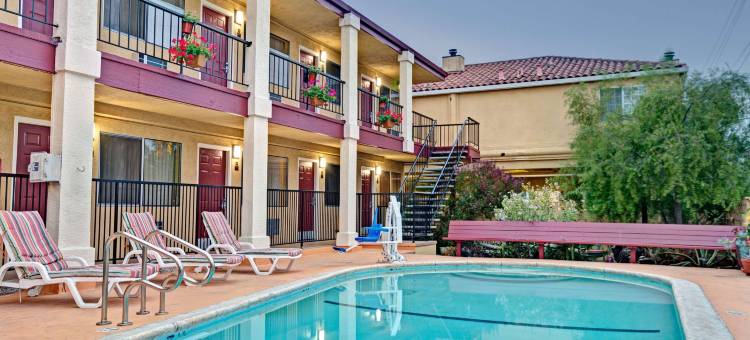 圣克鲁斯/海滩浮桥东速 8 酒店(Super 8 by Wyndham Santa Cruz/Beach Boardwalk East)图片