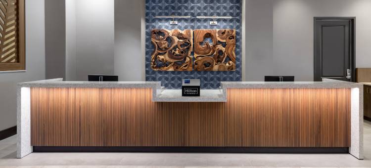 迈尔斯堡-FL希尔顿安泊酒店(Embassy Suites by Hilton Fort Myers Estero)图片