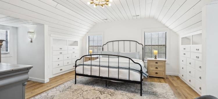 Expansive Outdoor Spaces and Cozy Interiors - Inviting Nature Retreat图片