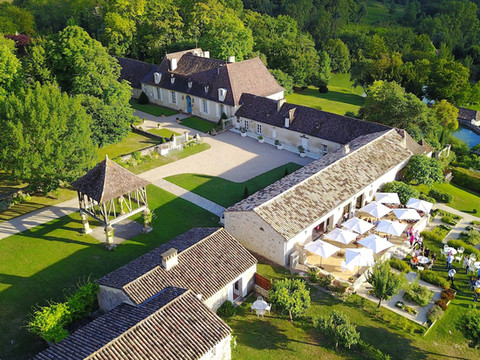 比尼亚克沙特勒斯酒店