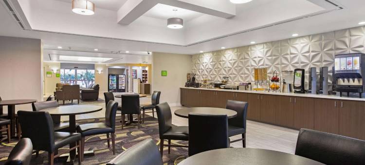 温德姆旗下拉昆塔温德姆酒店套房-维塞利亚/红杉树门户(La Quinta Inn & Suites by Wyndham Visalia/Sequoia Gateway)图片