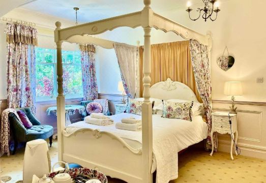 Storrs Gate HouseHotel Overview