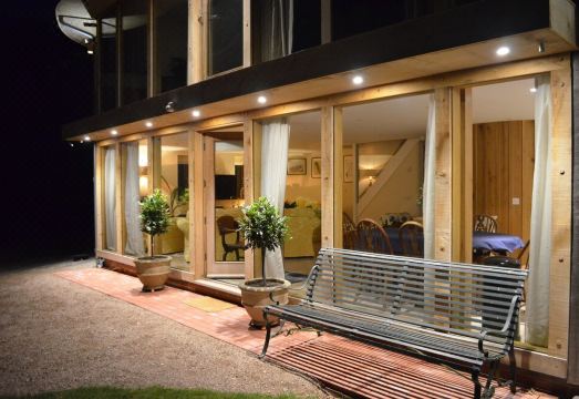 Detacted , Luxury  Lodge Within Open CountryHotel Overview