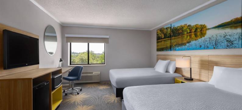 堪萨斯城南温德姆戴斯套房酒店(Days Inn & Suites by Wyndham Kansas City South)图片