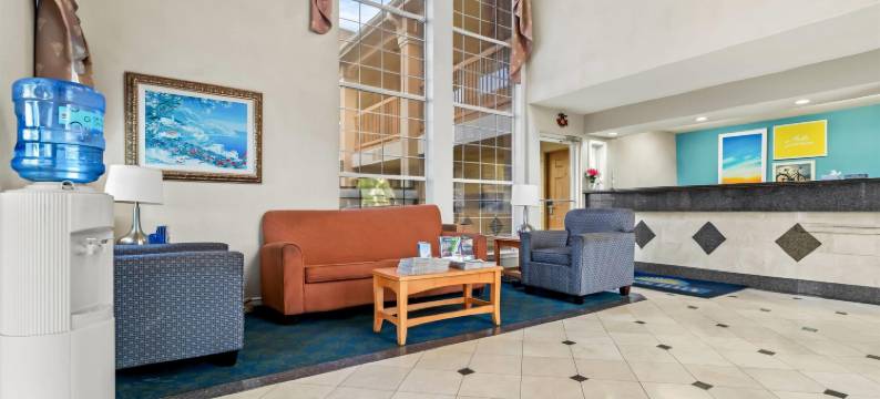 纳科多奇斯市区Sfa大学戴斯套房酒店(Days Inn by Wyndham Nacogdoches/Sfa University/Downtown)图片