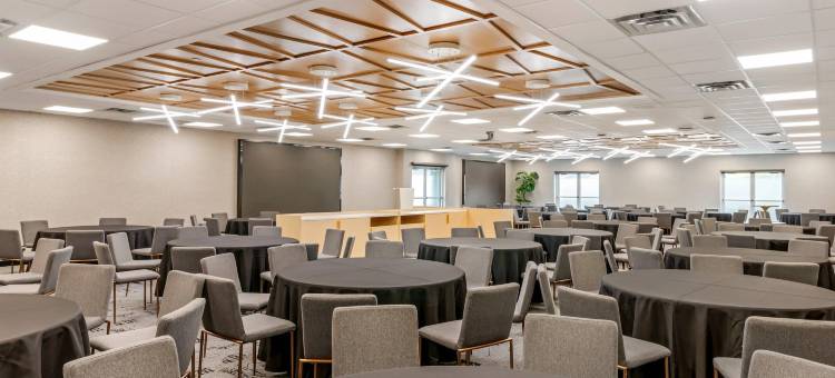 克拉丽奥湖畔会议中心酒店(Clarion Lakeside Inn & Conference Centre)图片