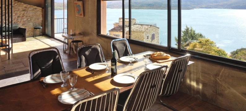 Scenic Village Home with Lake Panorama图片