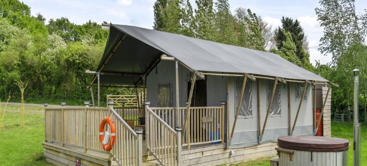 Safari Tent by Hertford Lake with Hot Tub图片