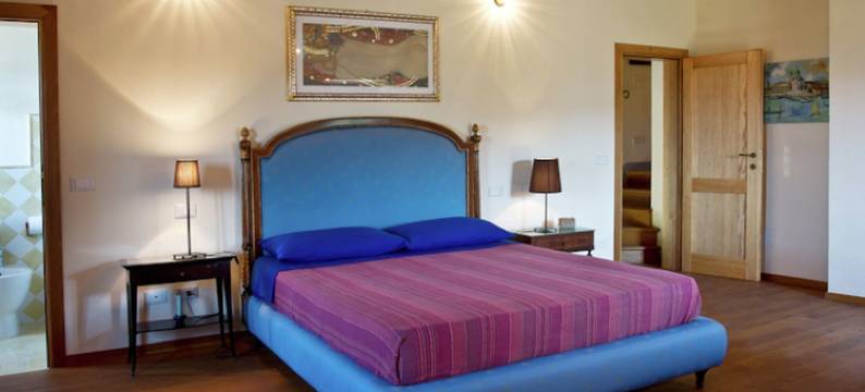 Hillside Escape in Vinci图片