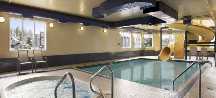 奴湖温德姆速8酒店(Super 8 by Wyndham Slave Lake AB)图片