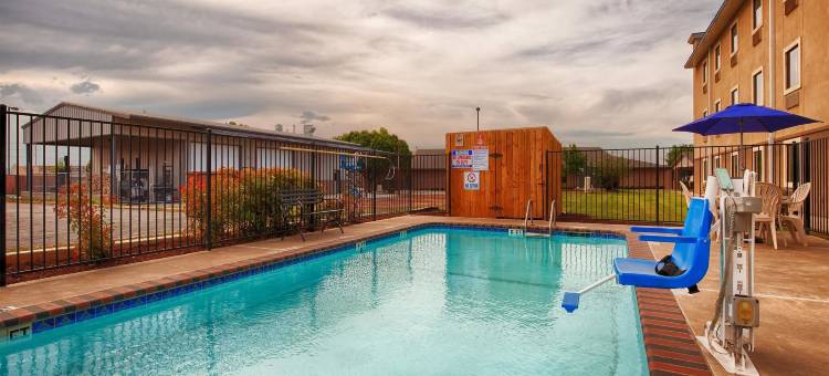 威奇托福尔斯大学贝斯特韦斯特优质套房酒店(Best Western Plus University Inn  Suites)图片