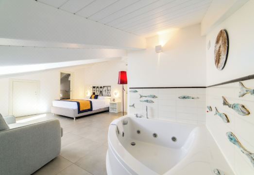 Zia Pupetta Suites Hotel Overview