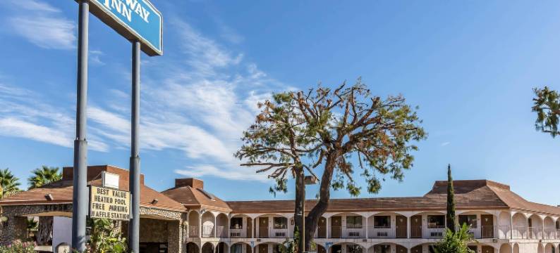 魔山地区罗德威旅馆(Rodeway Inn Magic Mountain Area)图片