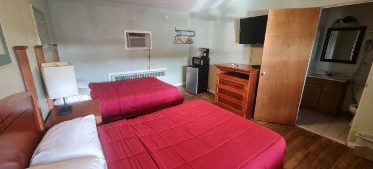 OYO东斯特劳兹堡波科诺斯的Werry's小屋汽车旅馆酒吧(Werry's Cottages Motel & Pub by OYO East Stroudsburg Poconos)图片