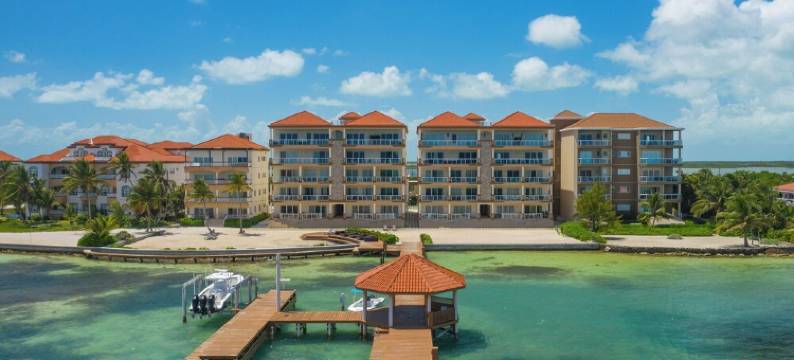 伯利兹格兰德卡里贝两卧两卫半海滨民宿，配大型私人临海阳台(BEACHFRONT! 2BR/2.5BA at Grand Caribe Belize! Large, private OCEANFRONT Balcony!)图片