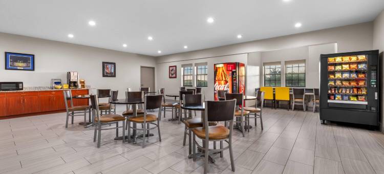 近堪萨斯赛道温德姆戴斯酒店(Days Inn by Wyndham Near Kansas Speedway)图片